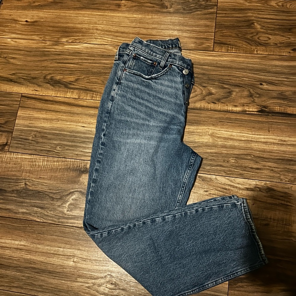 Abercrombie and Fitch dad jeans
